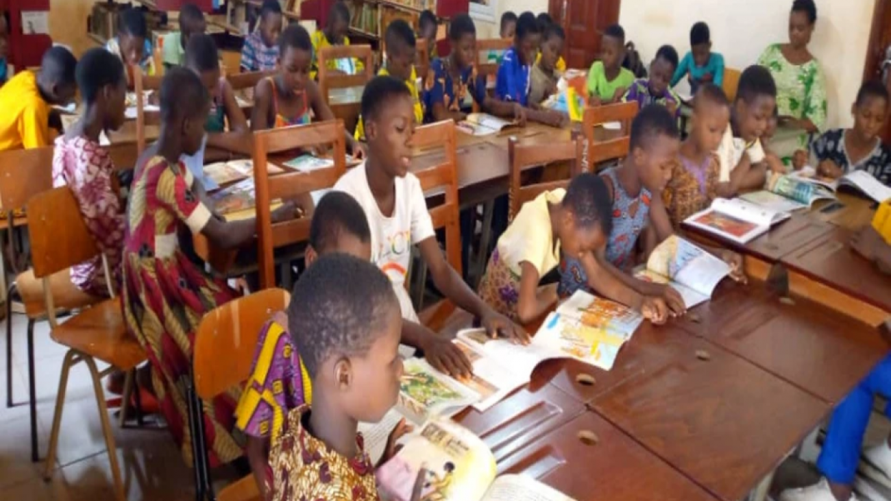 tous-pour-le-livre-s-engage-a-developper-petit-a-petit-un-reseau-de-bibliotheques-6405f4f4dd404737989493